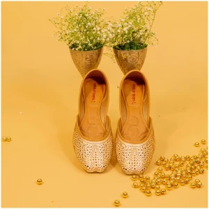 Traditional Footwear Jutti - Ivory - AmbarTaara Designs